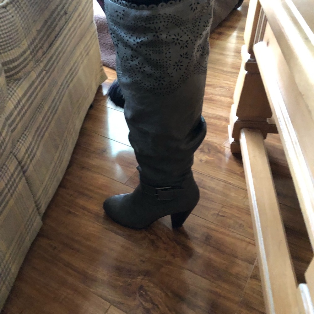 Boots - Picture 2 of 5